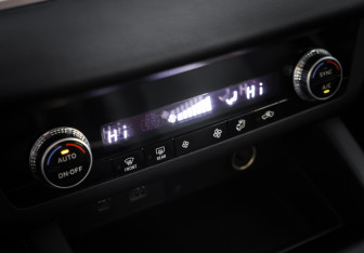 Подержанный автомобиль Mitsubishi Outlander 2022 года (18 фото)