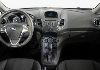 Подержанный автомобиль Ford Fiesta Sedan 2015 года (11 фото)