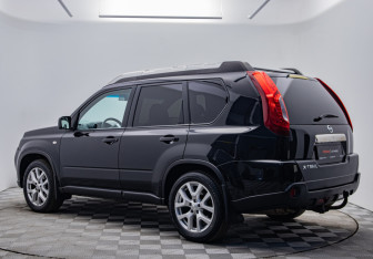 Подержанный автомобиль Nissan X-Trail 2014 года (3 фото)