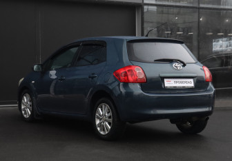 Подержанный автомобиль Toyota Auris Hatchback 2009 года (7 фото)
