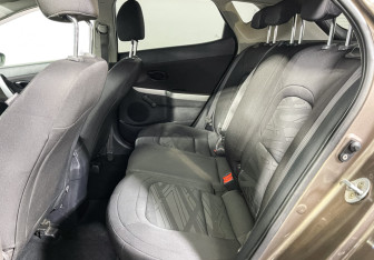 Подержанный автомобиль Kia Ceed Hatchback 2012 года (10 фото)