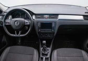 Подержанный автомобиль Skoda Rapid Liftback 2014 года (13 фото)