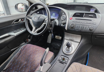 Подержанный автомобиль Honda Civic Hatchback 2008 года (10 фото)