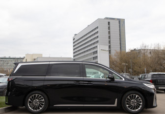 Подержанный автомобиль Voyah Dream 2023 года (3 фото)