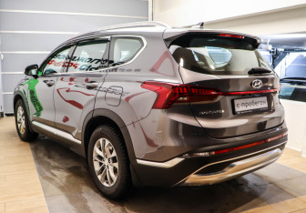 Подержанный автомобиль Hyundai Santa Fe 2021 года (6 фото)