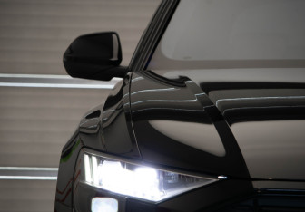 Подержанный автомобиль Audi Q8 2019 года (39 фото)