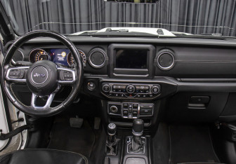 Подержанный автомобиль Jeep Wrangler 2020 года (15 фото)