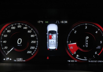 Подержанный автомобиль Volvo XC90 2016 года (26 фото)