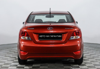 Подержанный автомобиль Hyundai Solaris Sedan 2012 года (6 фото)