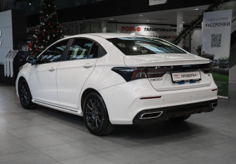 Подержанный автомобиль Omoda S5 2024 года (6 фото)