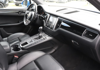 Подержанный автомобиль Porsche Macan 2015 года (9 фото)