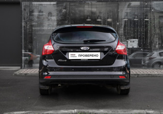 Подержанный автомобиль Ford Focus Hatchback 2011 года (6 фото)