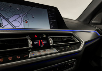 Подержанный автомобиль BMW X5 2021 года (22 фото)