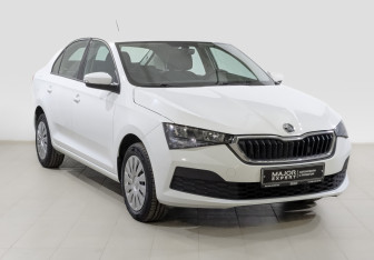Подержанный автомобиль Skoda Rapid Liftback 2021 года (3 фото)