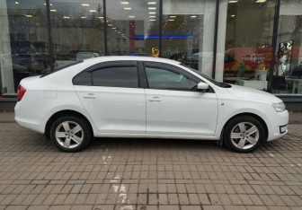 Подержанный автомобиль Skoda Rapid Liftback 2015 года (4 фото)