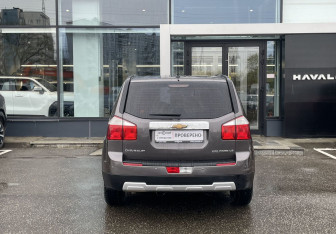 Подержанный автомобиль Chevrolet Orlando 2012 года (6 фото)