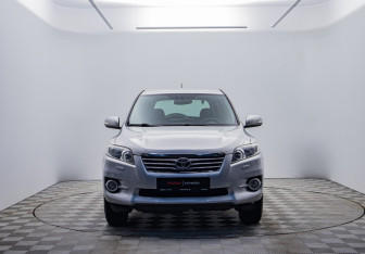 Подержанный автомобиль Toyota RAV4 2010 года (2 фото)