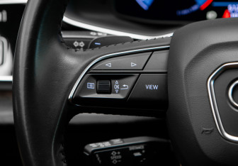Подержанный автомобиль Audi Q8 2019 года (12 фото)