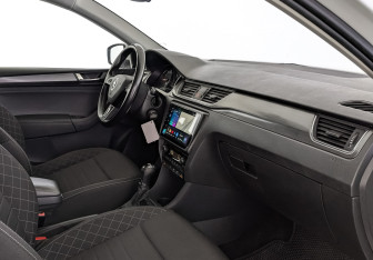 Подержанный автомобиль Skoda Rapid Liftback 2018 года (13 фото)