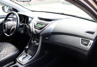 Подержанный автомобиль Hyundai Elantra Sedan 2013 года (8 фото)