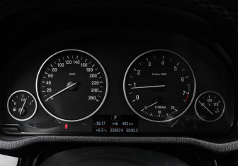 Подержанный автомобиль BMW X3 2017 года (23 фото)
