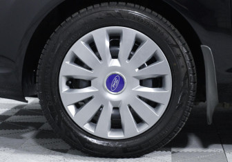 Подержанный автомобиль Ford Fiesta Hatchback 2015 года (5 фото)