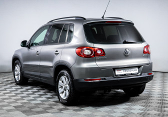 Подержанный автомобиль Volkswagen Tiguan 2009 года (7 фото)