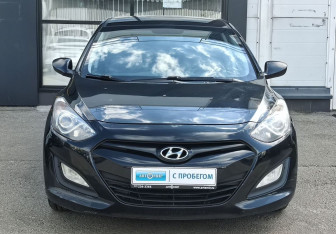 Подержанный автомобиль Hyundai i30 Hatchback 2013 года (2 фото)