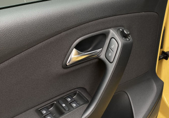 Подержанный автомобиль Volkswagen Polo Hatchback 2010 года (15 фото)