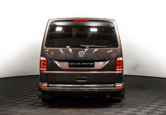 Подержанный автомобиль Volkswagen Multivan 2016 года (6 фото)