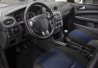 Подержанный автомобиль Ford Focus Hatchback 2007 года (16 фото)