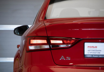 Подержанный автомобиль Audi A3 Sedan 2017 года (38 фото)