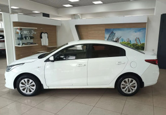 Подержанный автомобиль Kia Rio Sedan 2018 года (8 фото)