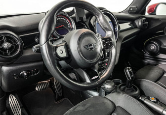 Подержанный автомобиль MINI Hatch 2021 года (13 фото)