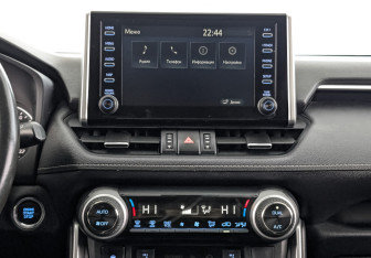 Подержанный автомобиль Toyota RAV4 2021 года (17 фото)