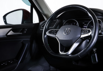 Подержанный автомобиль Volkswagen Tiguan 2021 года (13 фото)
