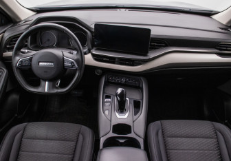 Подержанный автомобиль Haval F7 2024 года (12 фото)