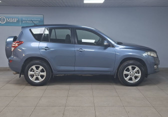 Подержанный автомобиль Toyota RAV4 2011 года (4 фото)