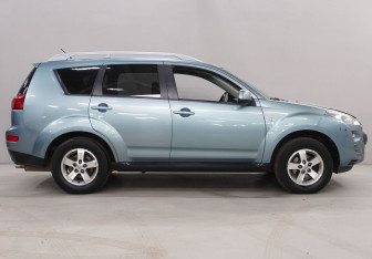 Подержанный автомобиль Peugeot 4007 2008 года (4 фото)