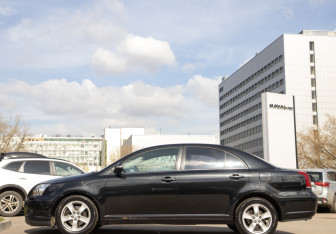 Подержанный автомобиль Toyota Avensis Sedan 2006 года (6 фото)