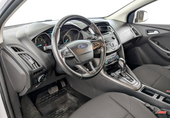 Подержанный автомобиль Ford Focus Hatchback 2017 года (16 фото)