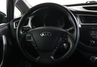 Подержанный автомобиль Kia Ceed Wagon 2017 года (12 фото)