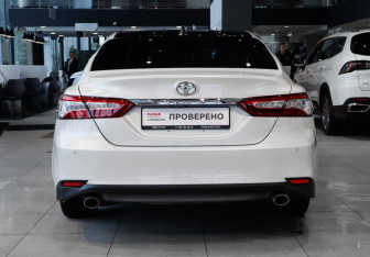 Подержанный автомобиль Toyota Camry Sedan 2022 года (5 фото)