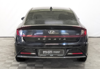 Подержанный автомобиль Hyundai Sonata 2022 года (6 фото)
