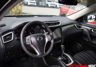 Подержанный автомобиль Nissan X-Trail 2016 года (10 фото)