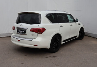 Подержанный автомобиль Infiniti QX80 2015 года (4 фото)