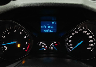 Подержанный автомобиль Ford Focus Hatchback 2012 года (16 фото)
