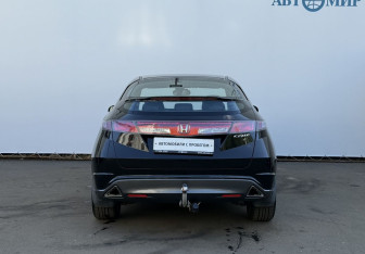 Подержанный автомобиль Honda Civic Hatchback 2011 года (6 фото)
