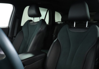 Подержанный автомобиль Geely Monjaro 2023 года (17 фото)