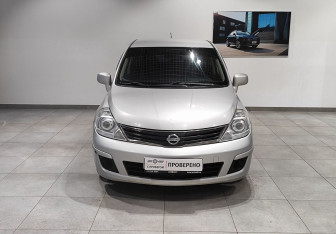 Подержанный автомобиль Nissan Tiida Hatchback 2011 года (2 фото)